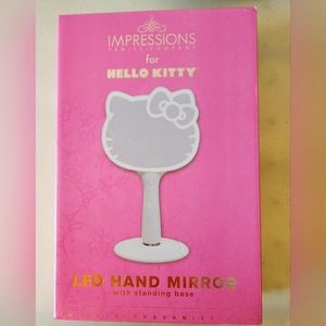 Hello Kitty Led hand mirror with standing base